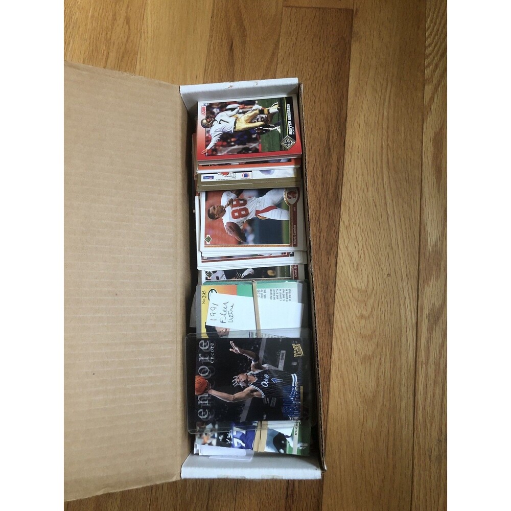 VTG Lot of over 600 NFL & NBA 1990's Sports Cards Fleer-Upper Deck-Score & More‎